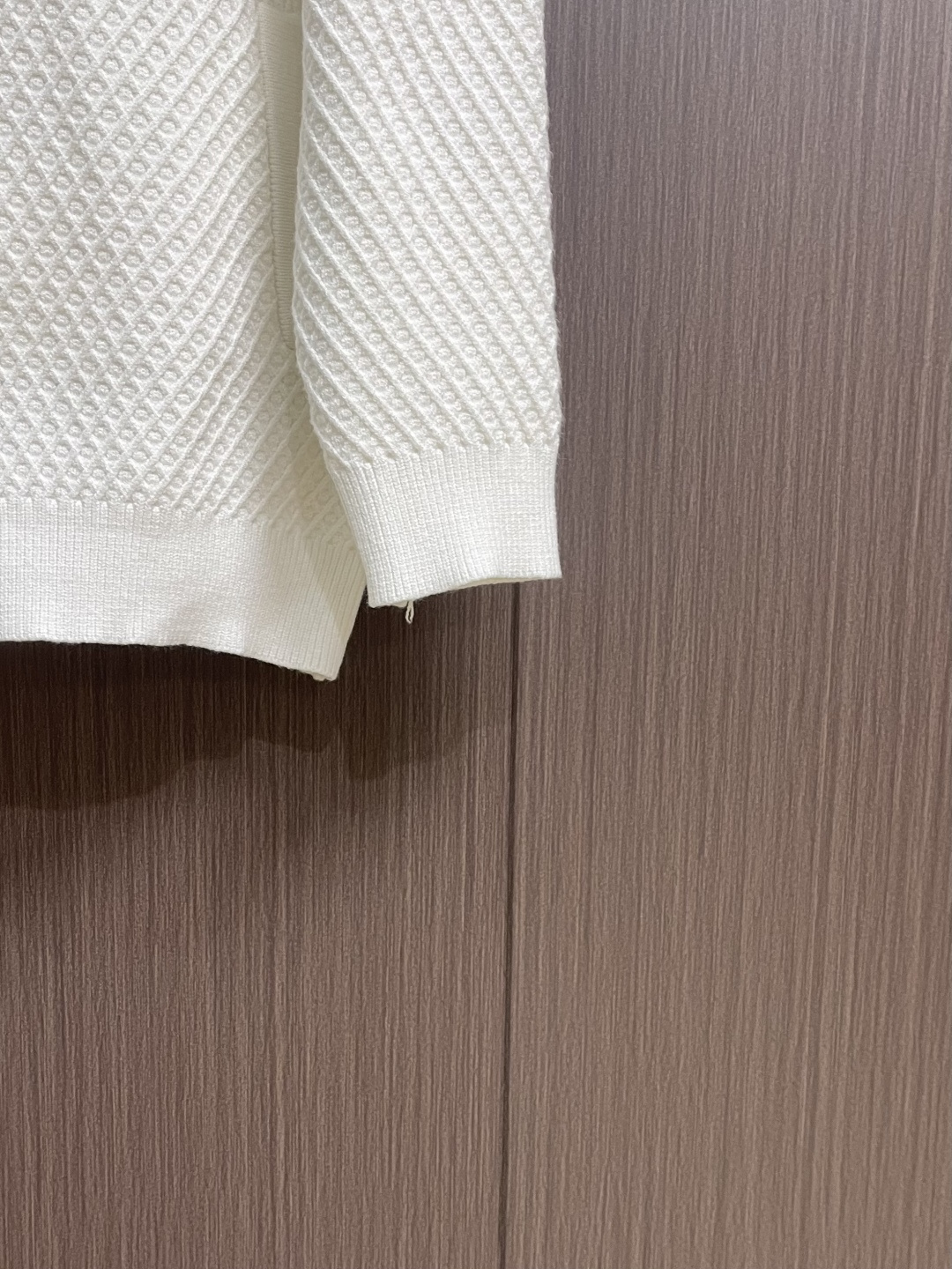 Dior 2025SS秋冬新款男士羊毛针织拉链开衫，上身绅士范十足。整件毛衣不单纹理工艺精美，走线更是精