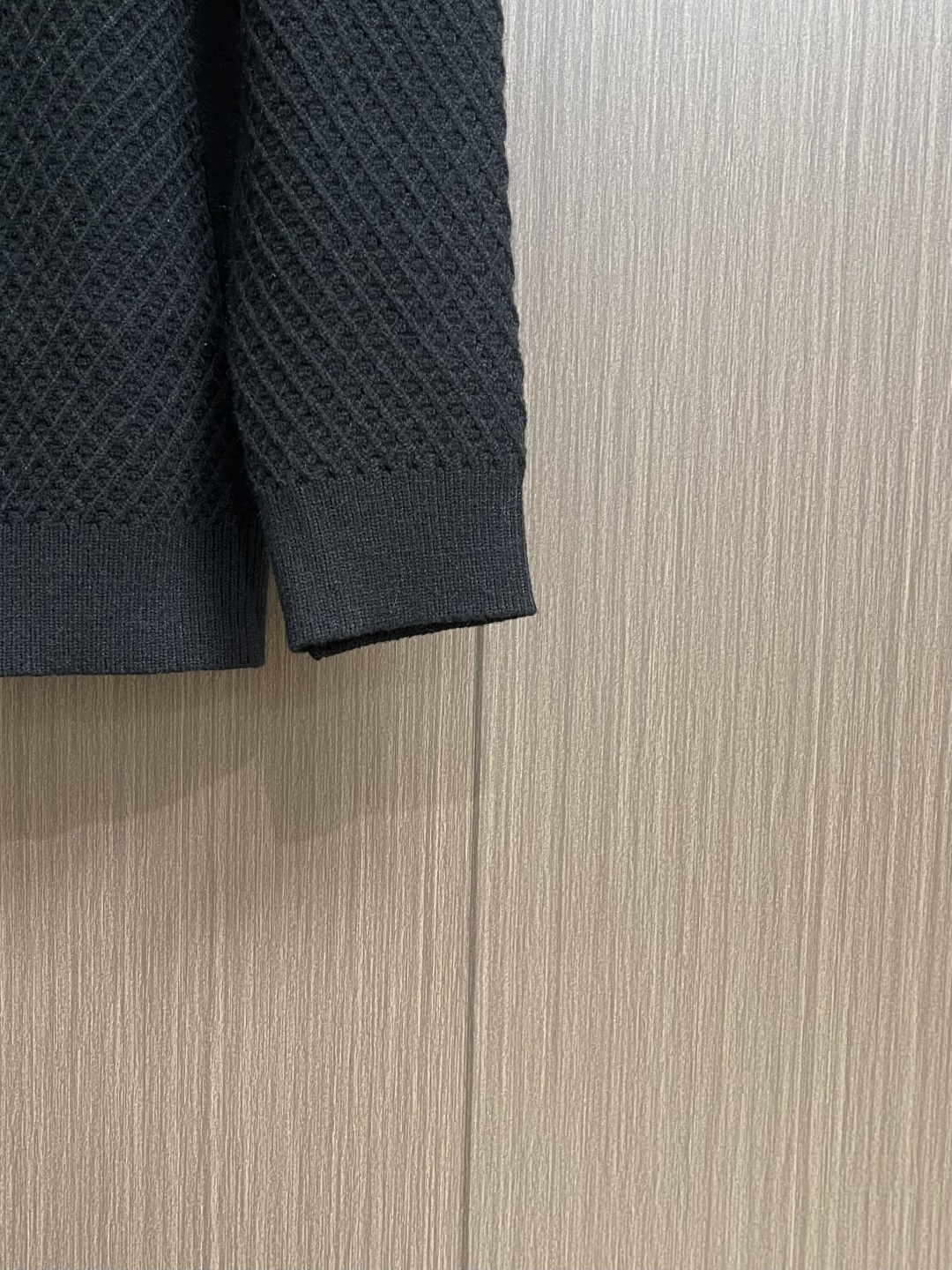 Dior 2025SS秋冬新款男士羊毛针织拉链开衫，上身绅士范十足。整件毛衣不单纹理工艺精美，走线更是精