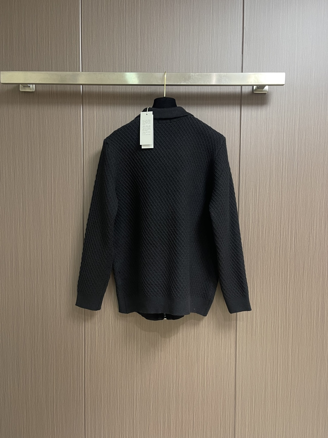 Dior 2025SS秋冬新款男士羊毛针织拉链开衫，上身绅士范十足。整件毛衣不单纹理工艺精美，走线更是精