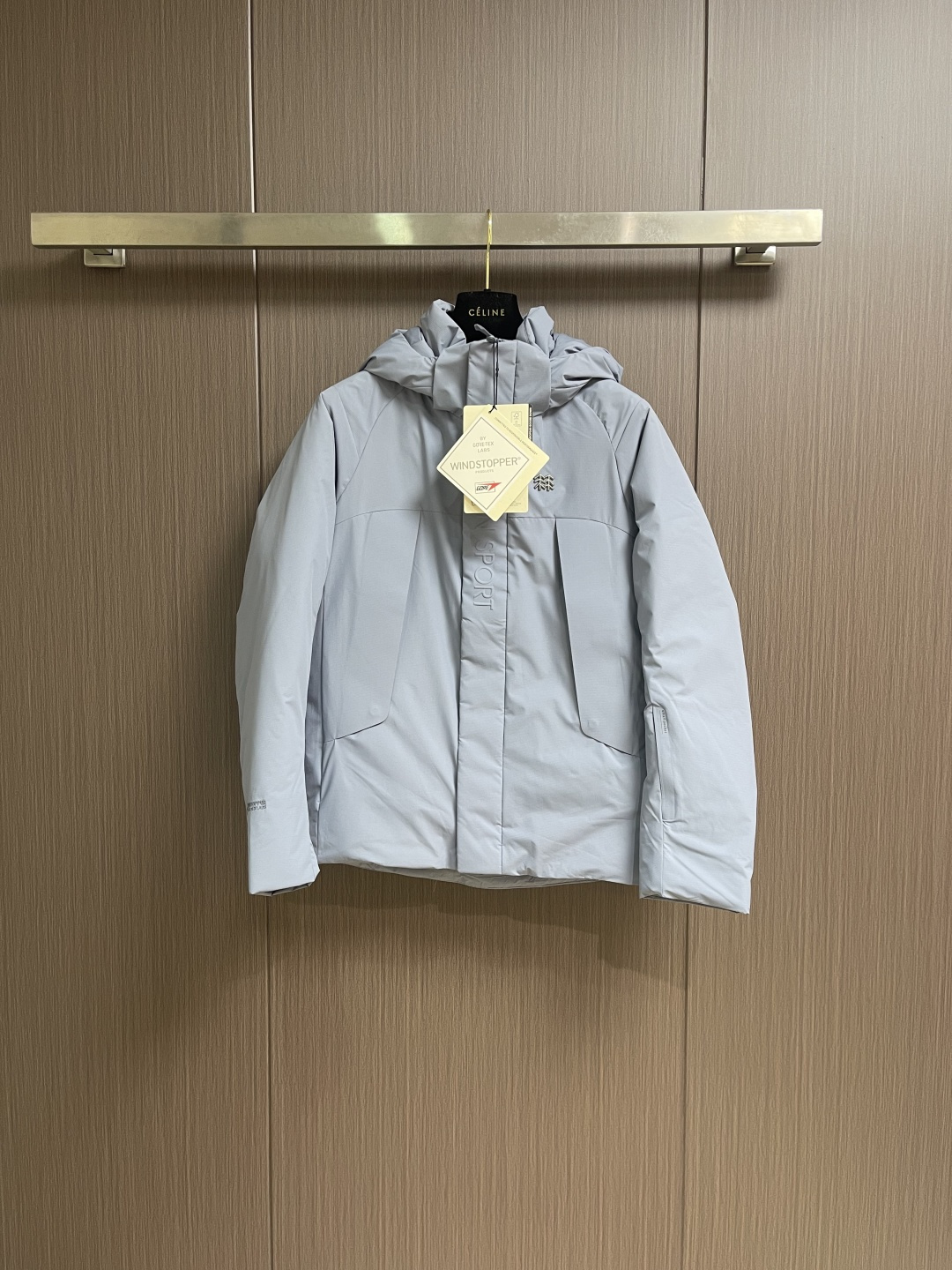 NO:651738,kolonsport KOLON SPORT GTX 3L Comfortable, windproof, waterproof and breathable down jacket. Magnetic buttons, waterproof and windproof fabric. Goose down filling. Fluffy and warm. Suitable for outdoor commuting in winter. Zipper pockets on both sides. Details are well made. Sizes M-3XL,,down jacket,alexander wang19860909kolonsport 可隆KOLON SPORT GTX 3L 舒适防风防水透气羽绒服 磁吸纽扣,防水防风面料 鹅绒填充 蓬松保暖 冬季户外通勤都合适 两侧拉链口袋 细节做工都很到位.尺码M-3XL,,down jacket,alexander wang,Men's clothing