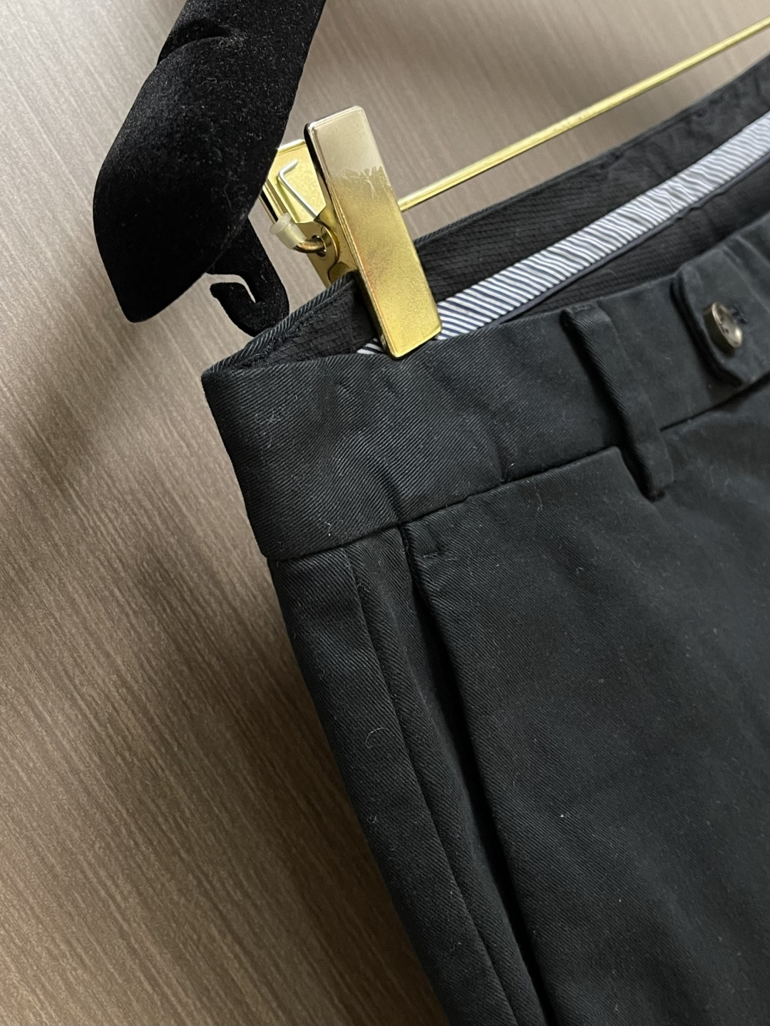 Ermenegildo Zegna 杰尼亚男士商务休闲西裤，采用客供弹力面料，用料柔软舒适，非常舒适，原