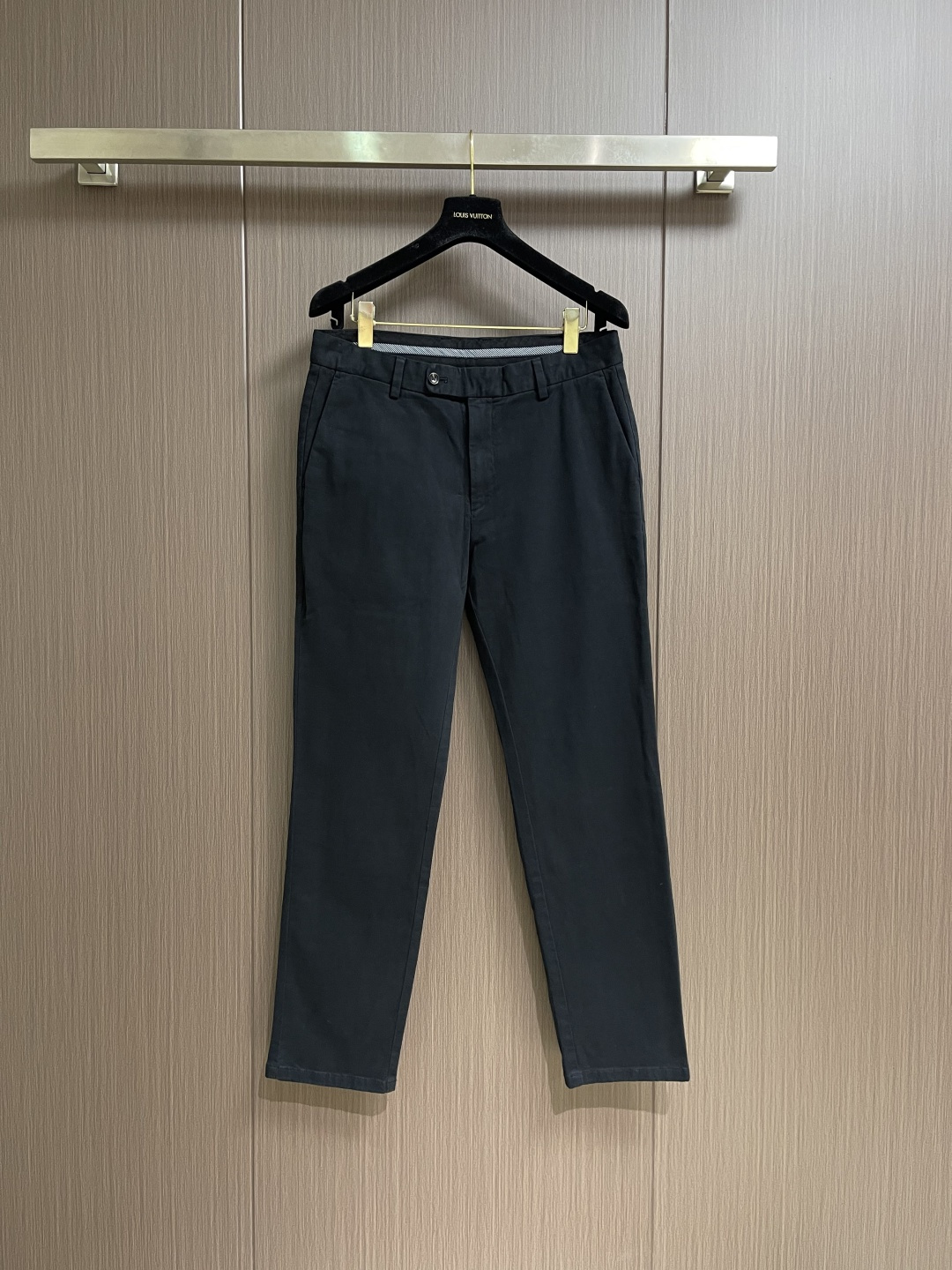 Ermenegildo Zegna 杰尼亚男士商务休闲西裤，采用客供弹力面料，用料柔软舒适，非常舒适，原