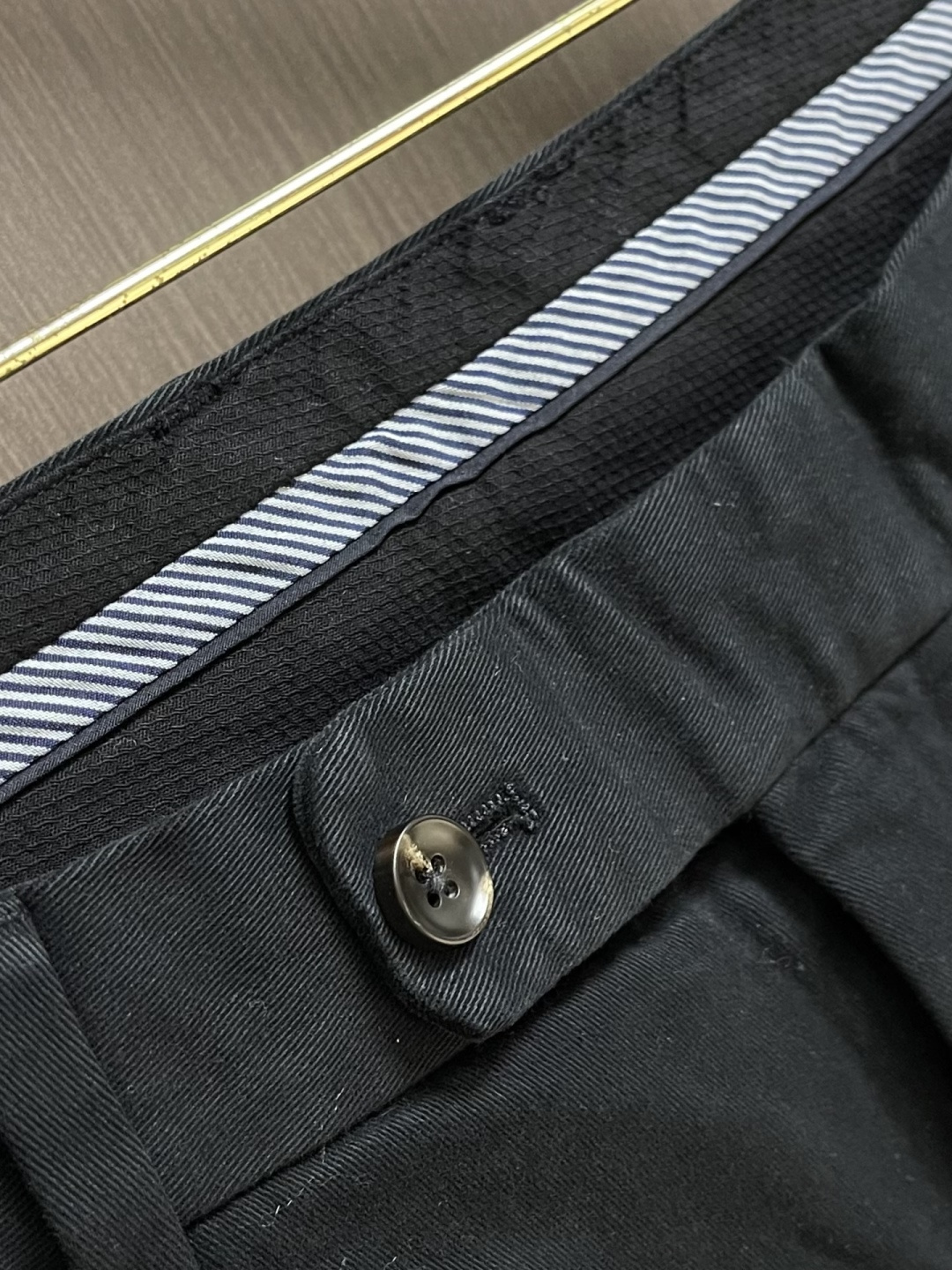 Ermenegildo Zegna 杰尼亚男士商务休闲西裤，采用客供弹力面料，用料柔软舒适，非常舒适，原