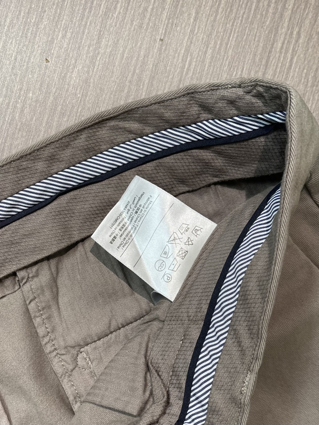 Ermenegildo Zegna 杰尼亚 男士商务休闲西裤，采用客供弹力面料，用料柔软舒适，非常舒适，