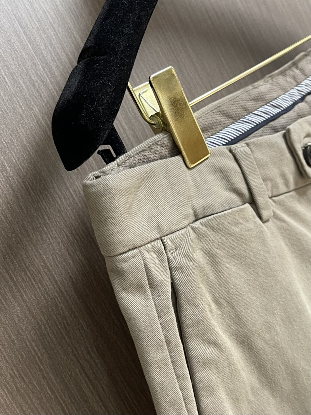 Ermenegildo Zegna 杰尼亚 男士商务休闲西裤，采用客供弹力面料，用料柔软舒适，非常舒适，