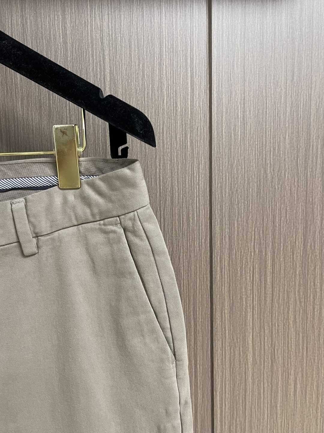 Ermenegildo Zegna 杰尼亚 男士商务休闲西裤，采用客供弹力面料，用料柔软舒适，非常舒适，