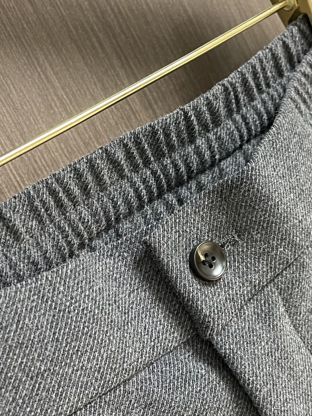 Ermenegildo Zegna 杰尼亚休闲西裤，简洁干练的风格，简洁大方，百搭又干练，熟悉他家品牌的