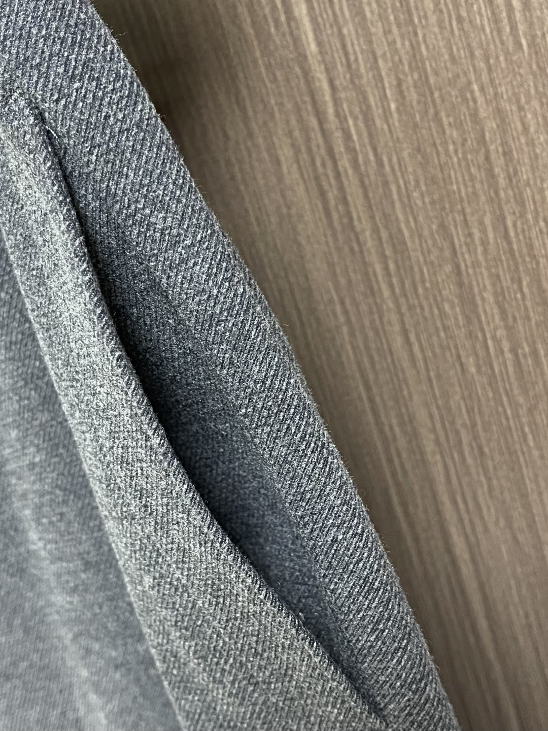 Ermenegildo Zegna 杰尼亚休闲西裤，简洁干练的风格，简洁大方，百搭又干练，熟悉他家品牌的