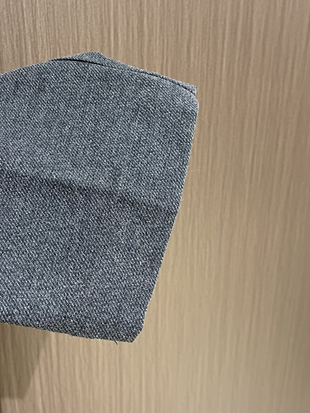 Ermenegildo Zegna 杰尼亚休闲西裤，简洁干练的风格，简洁大方，百搭又干练，熟悉他家品牌的