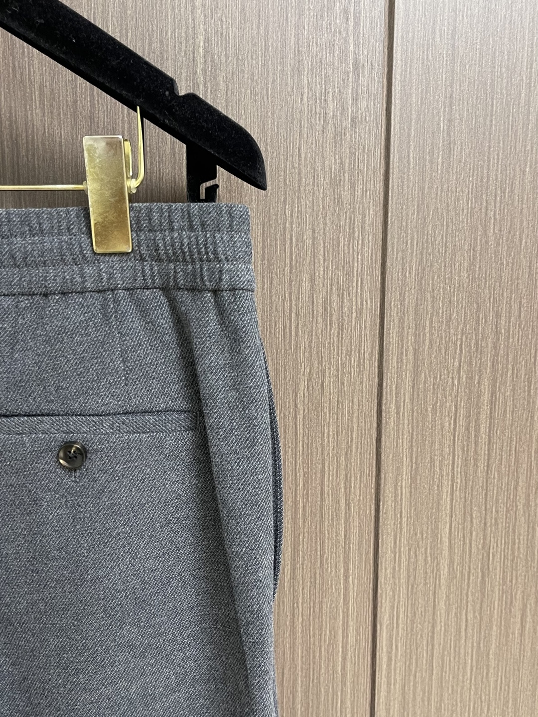 Ermenegildo Zegna 杰尼亚休闲西裤，简洁干练的风格，简洁大方，百搭又干练，熟悉他家品牌的