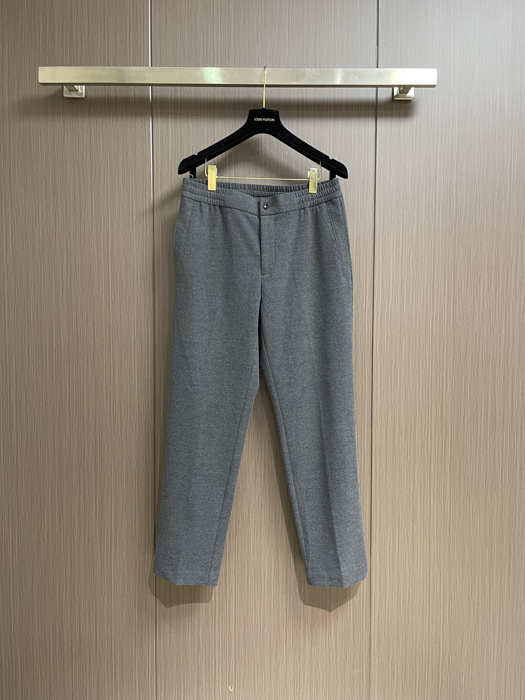 Ermenegildo Zegna 杰尼亚休闲西裤，简洁干练的风格，简洁大方，百搭又干练，熟悉他家品牌的