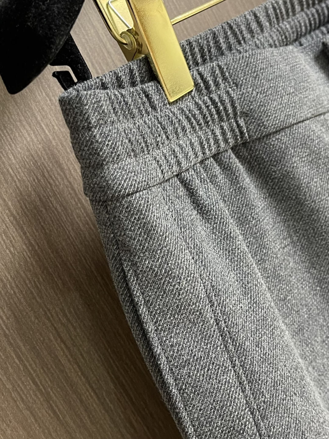 Ermenegildo Zegna 杰尼亚休闲西裤，简洁干练的风格，简洁大方，百搭又干练，熟悉他家品牌的