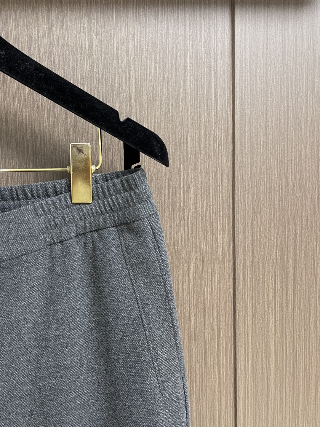 Ermenegildo Zegna 杰尼亚休闲西裤，简洁干练的风格，简洁大方，百搭又干练，熟悉他家品牌的