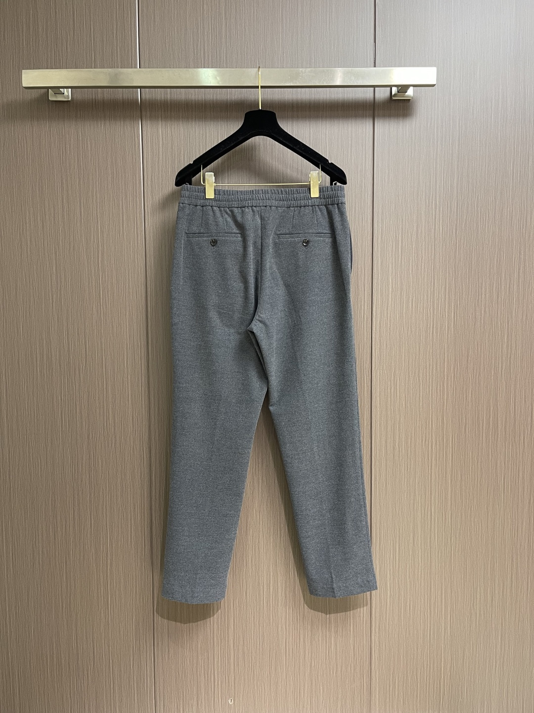 Ermenegildo Zegna 杰尼亚休闲西裤，简洁干练的风格，简洁大方，百搭又干练，熟悉他家品牌的