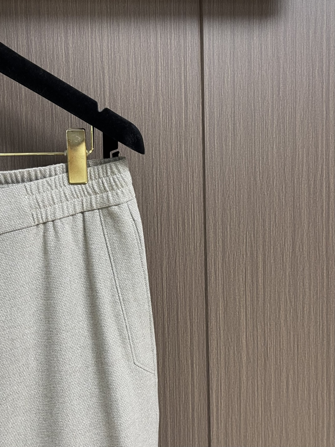 Ermenegildo Zegna 杰尼亚休闲西裤，简洁干练的风格，简洁大方，百搭又干练，熟悉他家品牌的