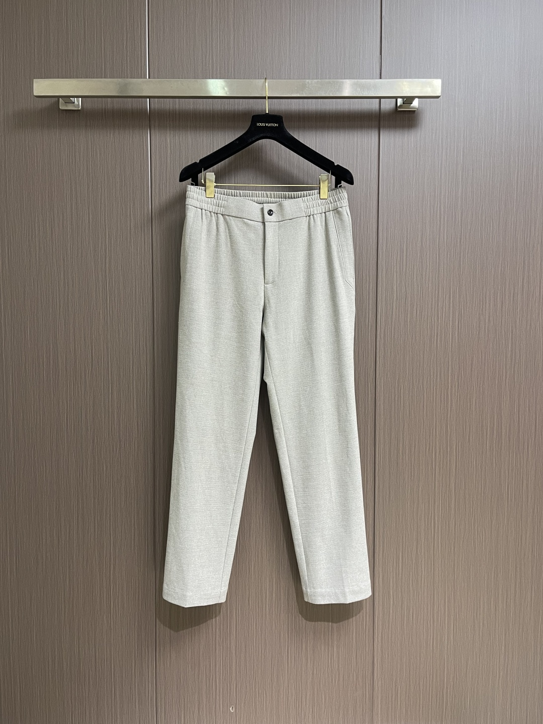 Ermenegildo Zegna 杰尼亚休闲西裤，简洁干练的风格，简洁大方，百搭又干练，熟悉他家品牌的