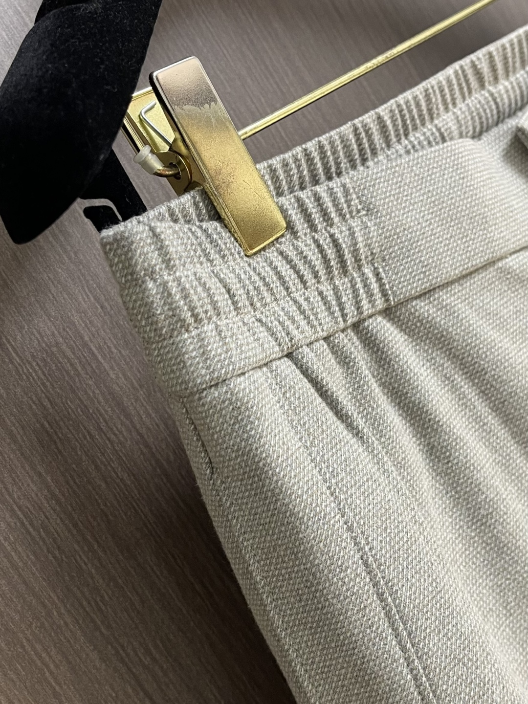 Ermenegildo Zegna 杰尼亚休闲西裤，简洁干练的风格，简洁大方，百搭又干练，熟悉他家品牌的