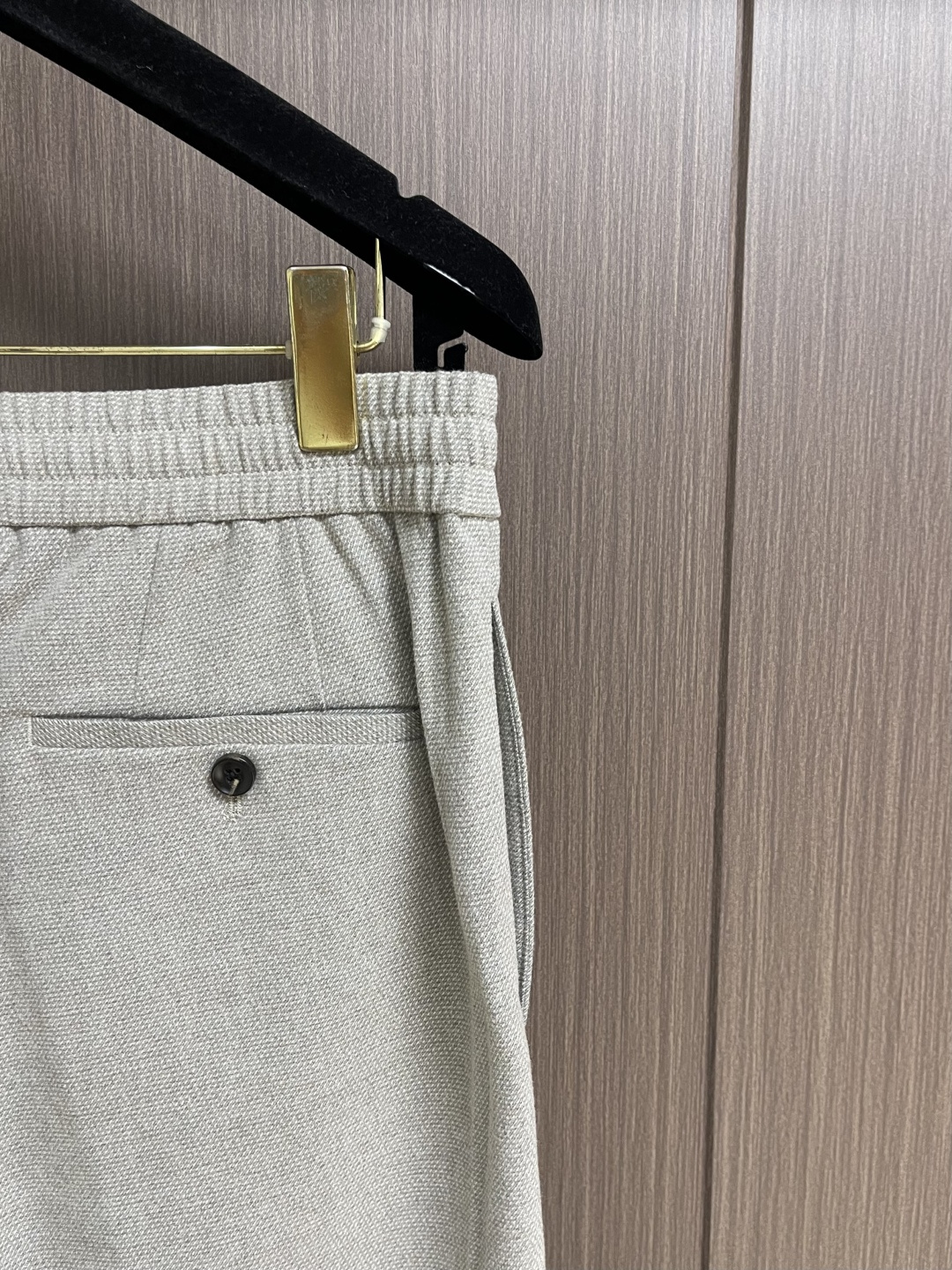 Ermenegildo Zegna 杰尼亚休闲西裤，简洁干练的风格，简洁大方，百搭又干练，熟悉他家品牌的