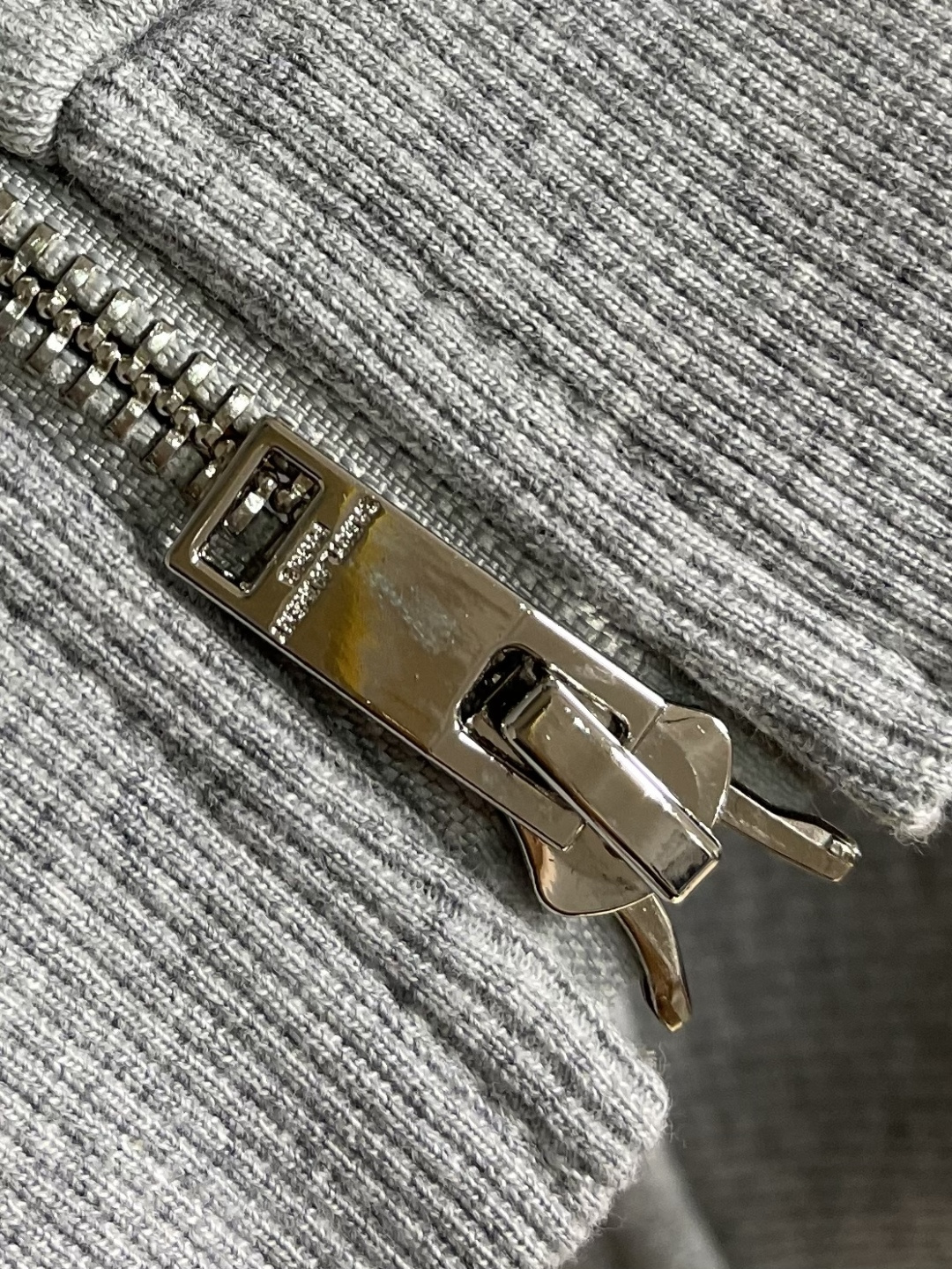 YSL le cassandre连帽卫衣，面料32s单双纱＋21s单纱抓毛底，克重360g，起绒布连帽卫