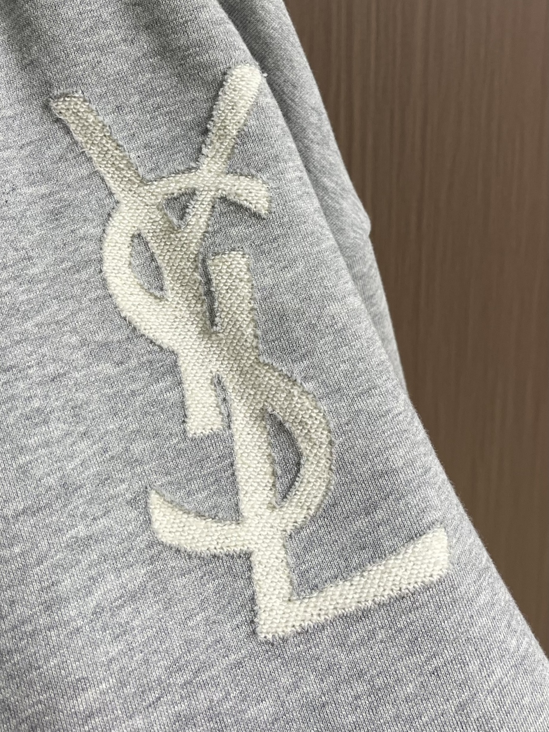 YSL le cassandre连帽卫衣，面料32s单双纱＋21s单纱抓毛底，克重360g，起绒布连帽卫