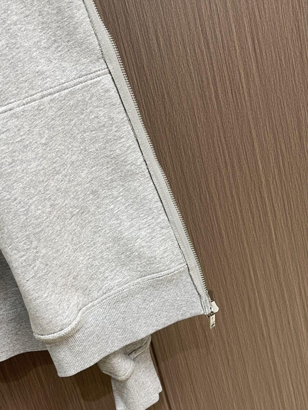 YSL le cassandre连帽卫衣，面料32s单双纱＋21s单纱抓毛底，克重360g，起绒布连帽卫