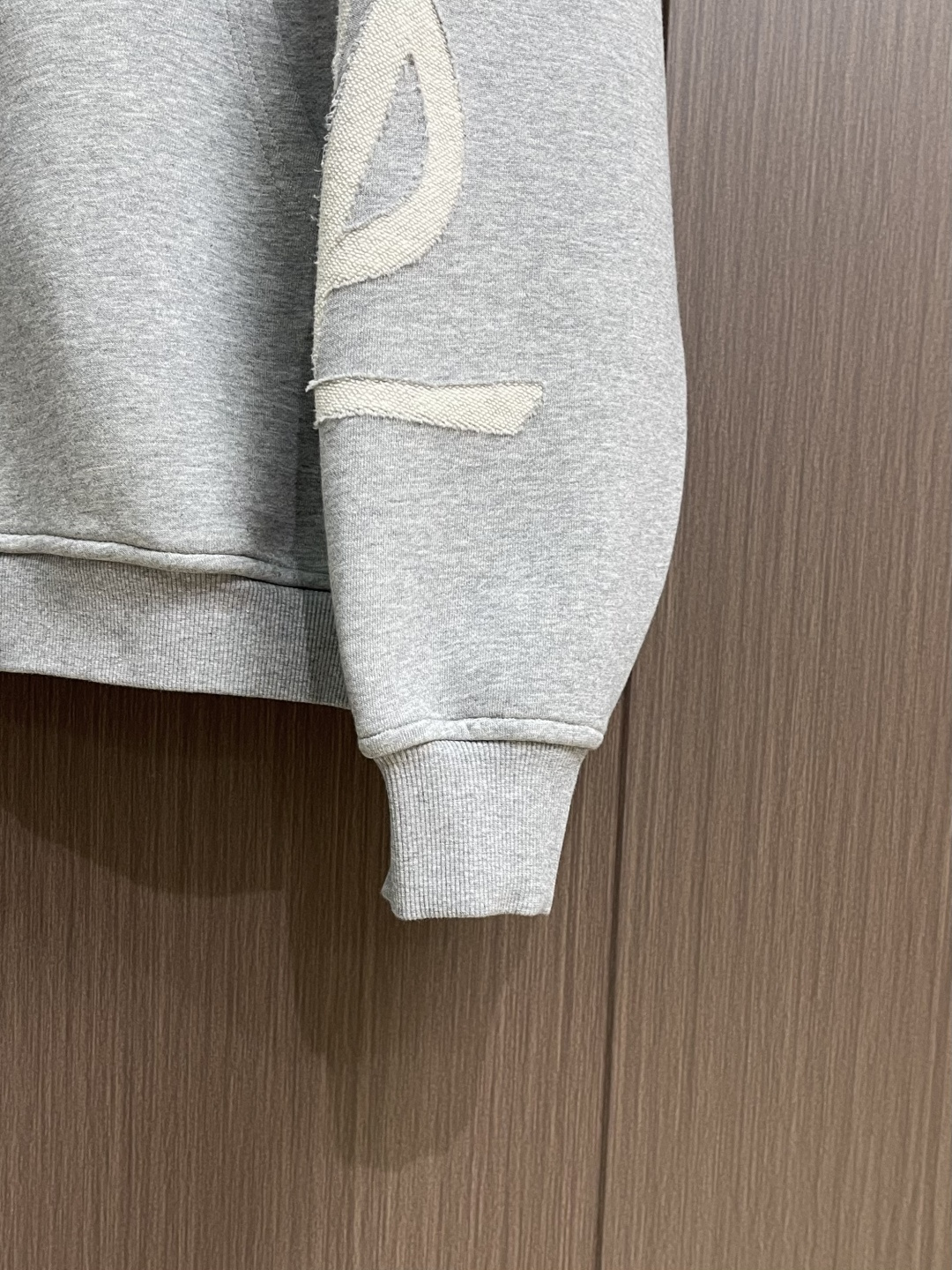 YSL le cassandre连帽卫衣，面料32s单双纱＋21s单纱抓毛底，克重360g，起绒布连帽卫