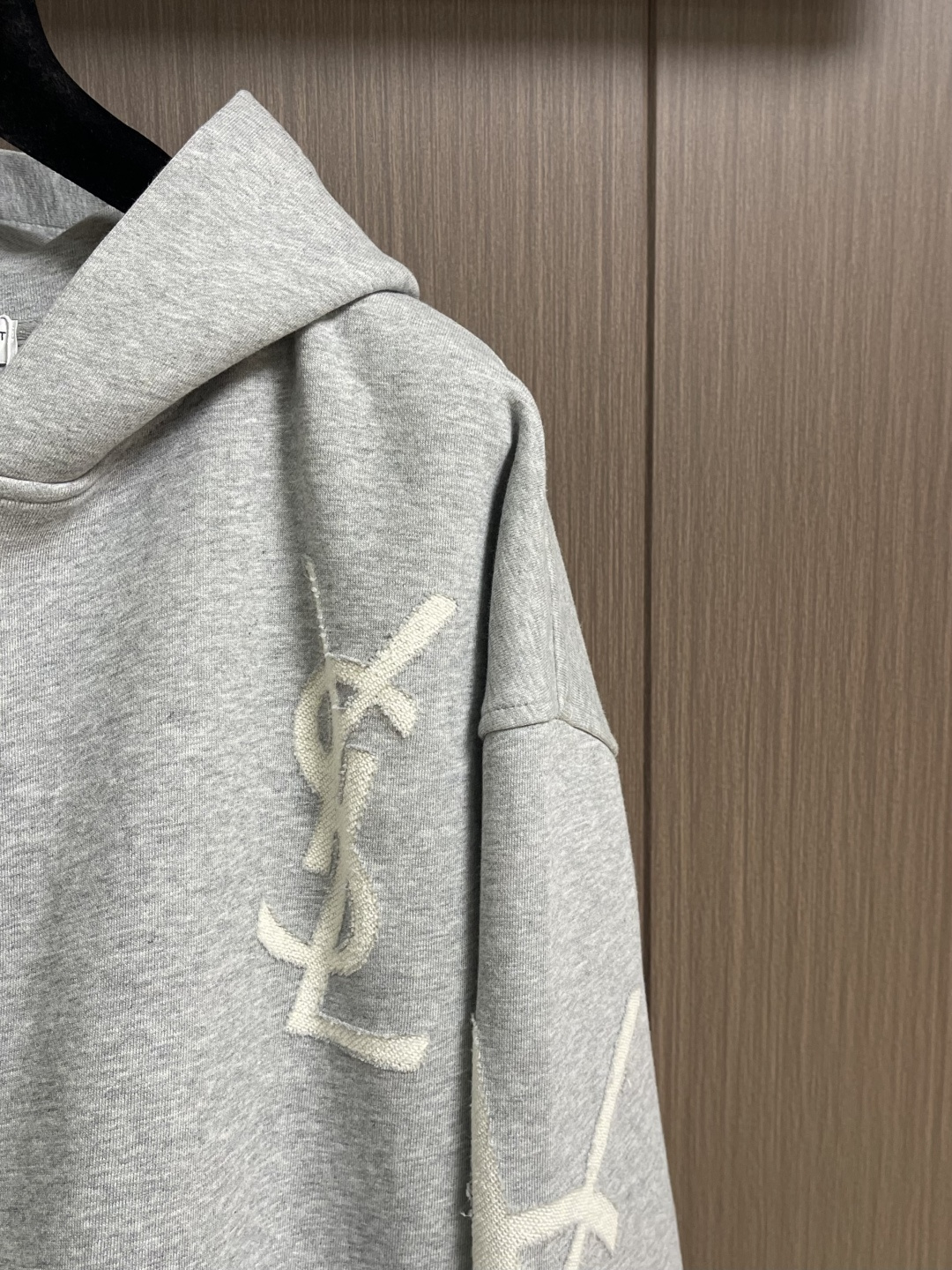 YSL le cassandre连帽卫衣，面料32s单双纱＋21s单纱抓毛底，克重360g，起绒布连帽卫