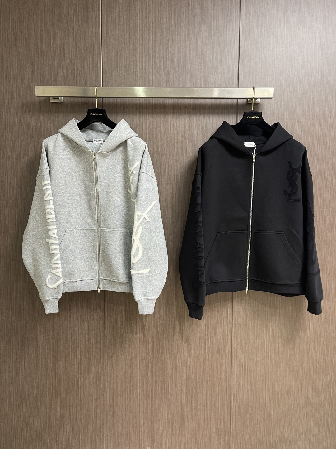 YSL le cassandre连帽卫衣，面料32s单双纱＋21s单纱抓毛底，克重360g，起绒布连帽卫