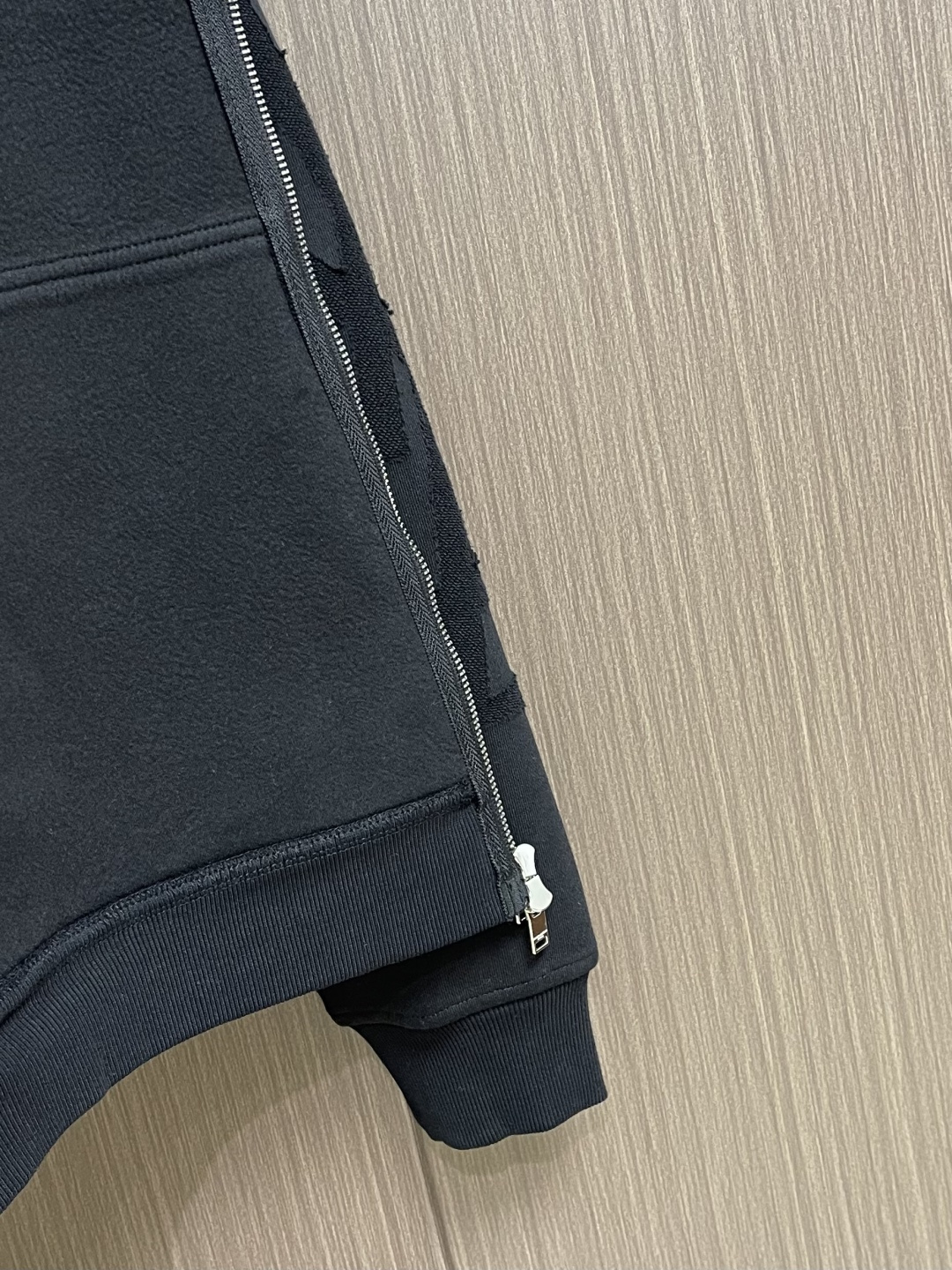 YSL le cassandre连帽卫衣，面料32s单双纱＋21s单纱抓毛底，克重360g，起绒布连帽卫