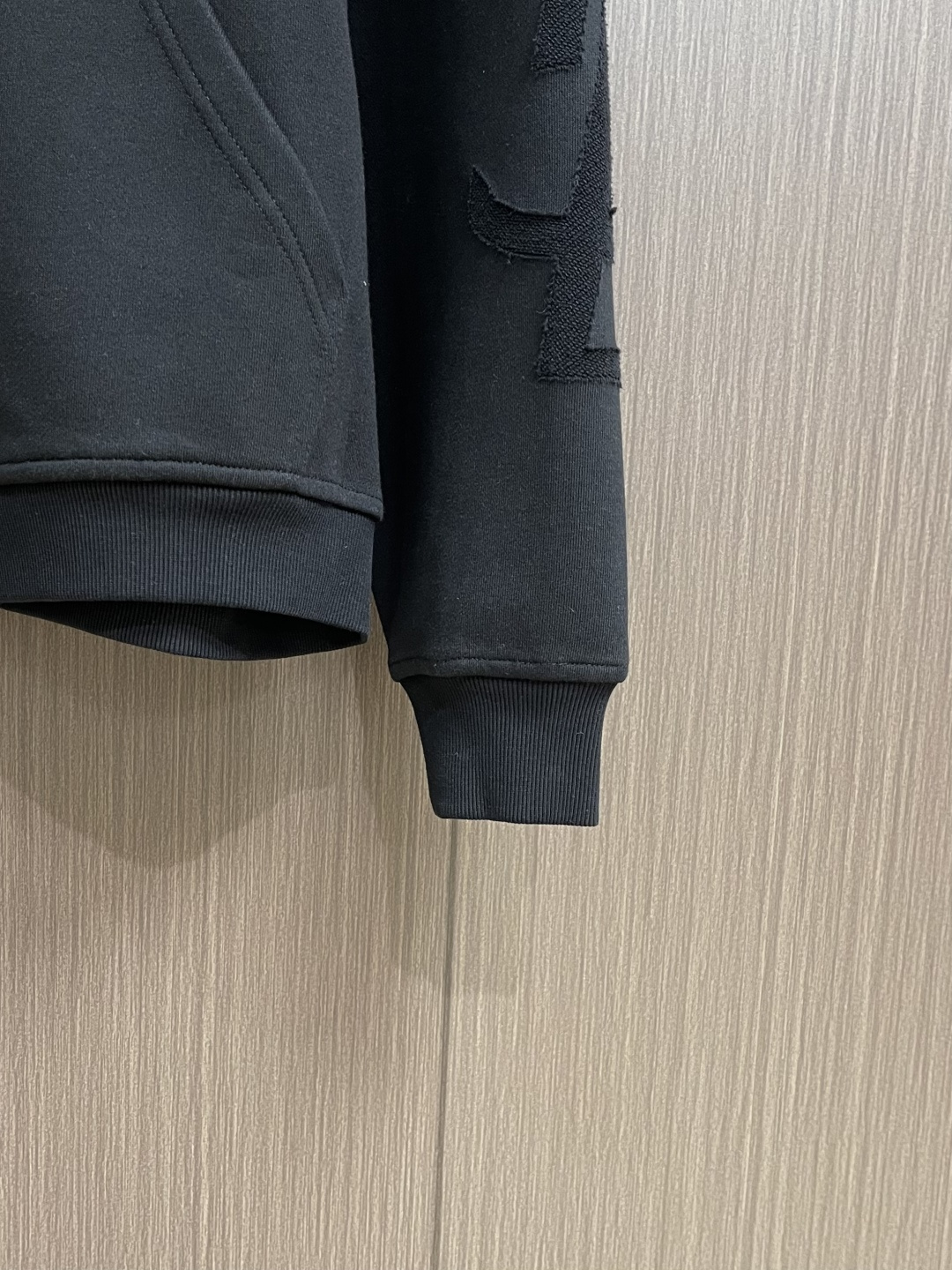 YSL le cassandre连帽卫衣，面料32s单双纱＋21s单纱抓毛底，克重360g，起绒布连帽卫