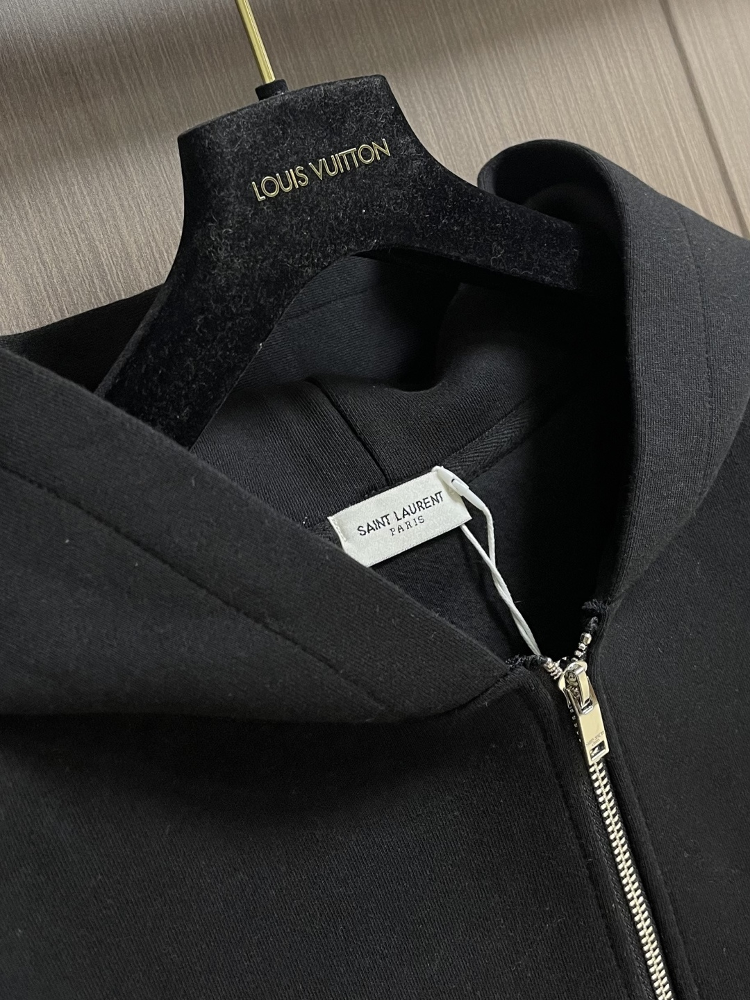 YSL le cassandre连帽卫衣，面料32s单双纱＋21s单纱抓毛底，克重360g，起绒布连帽卫