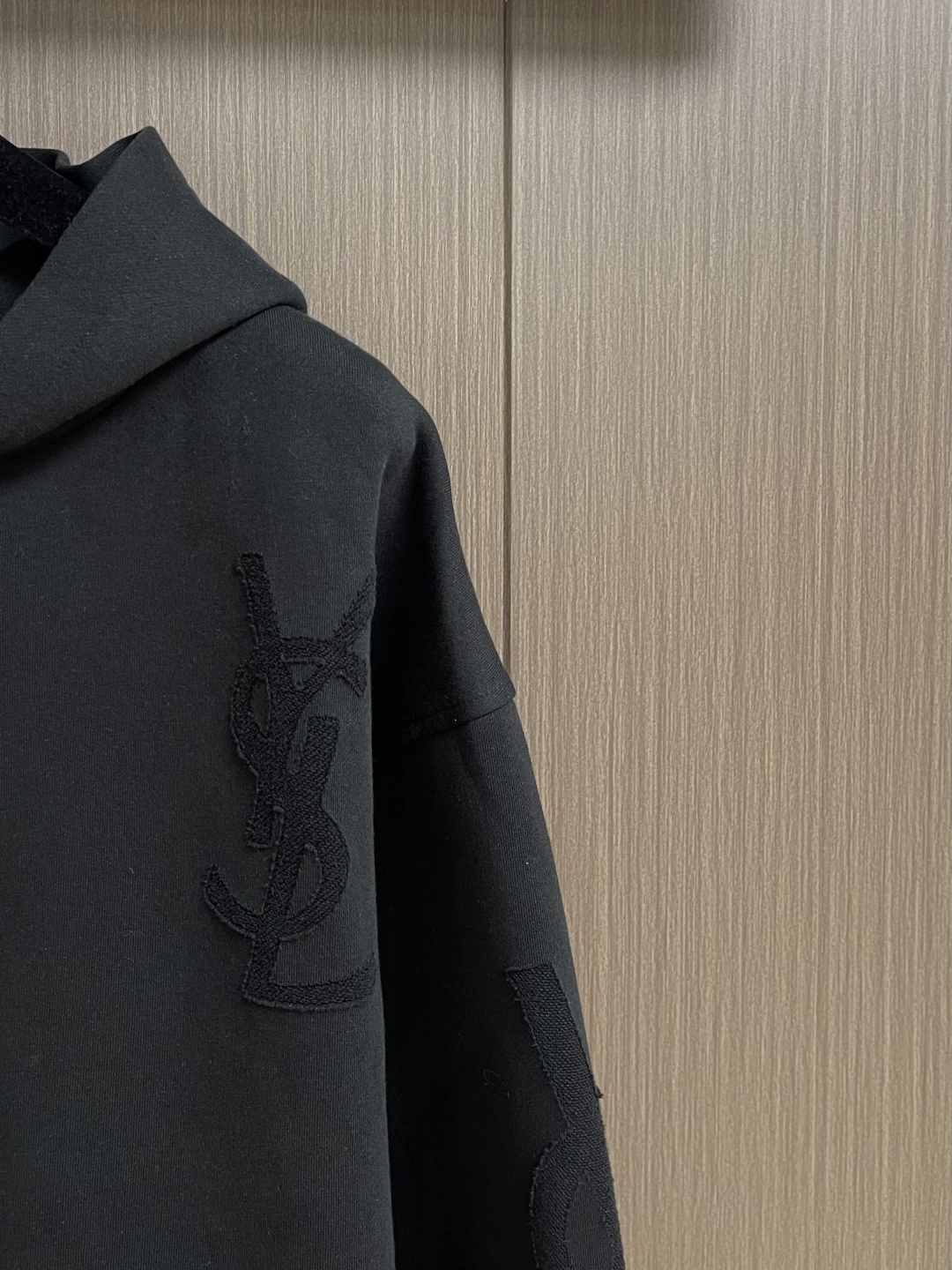 YSL le cassandre连帽卫衣，面料32s单双纱＋21s单纱抓毛底，克重360g，起绒布连帽卫