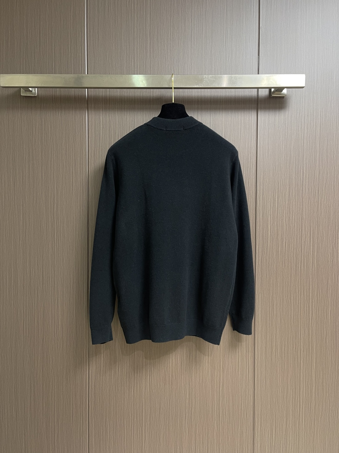 GUCCI 小刺绣标识针织毛衣，胸口刺绣立体3D小标刺绣，成衣洗水去除羊毛杂质与固定版型。造型简洁。这款