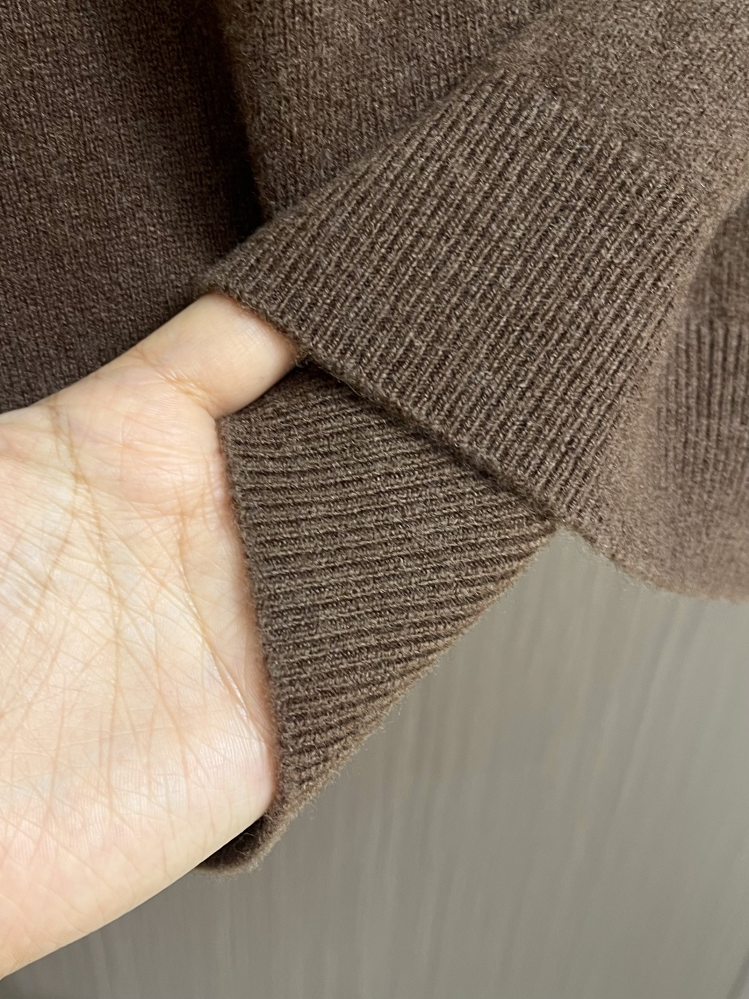 celine 2026SS早春新款针织圆领长袖毛衣，细腻绒感，贴肤穿像裹了层「暖云」,300g的克重刚好