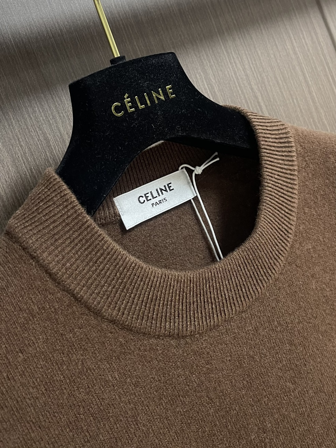 celine 2026SS早春新款针织圆领长袖毛衣，细腻绒感，贴肤穿像裹了层「暖云」,300g的克重刚好