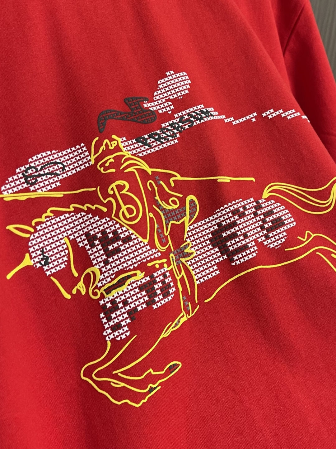 Burberry 2026SS早春新款战马印花圆领短袖T恤，客供高支弹力面料，平整匀称的针轻薄清爽，柔软