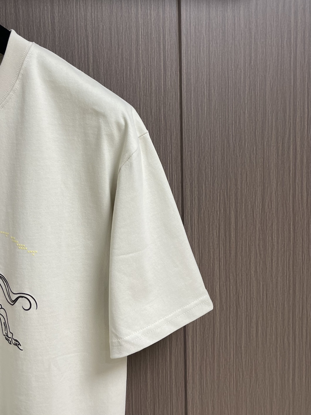 Burberry 2026SS早春新款战马印花圆领短袖T恤，客供高支弹力面料，平整匀称的针轻薄清爽，柔软