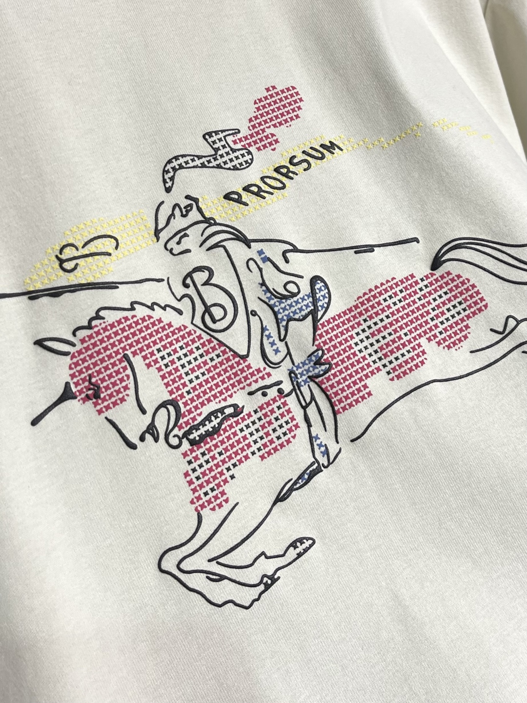 Burberry 2026SS早春新款战马印花圆领短袖T恤，客供高支弹力面料，平整匀称的针轻薄清爽，柔软