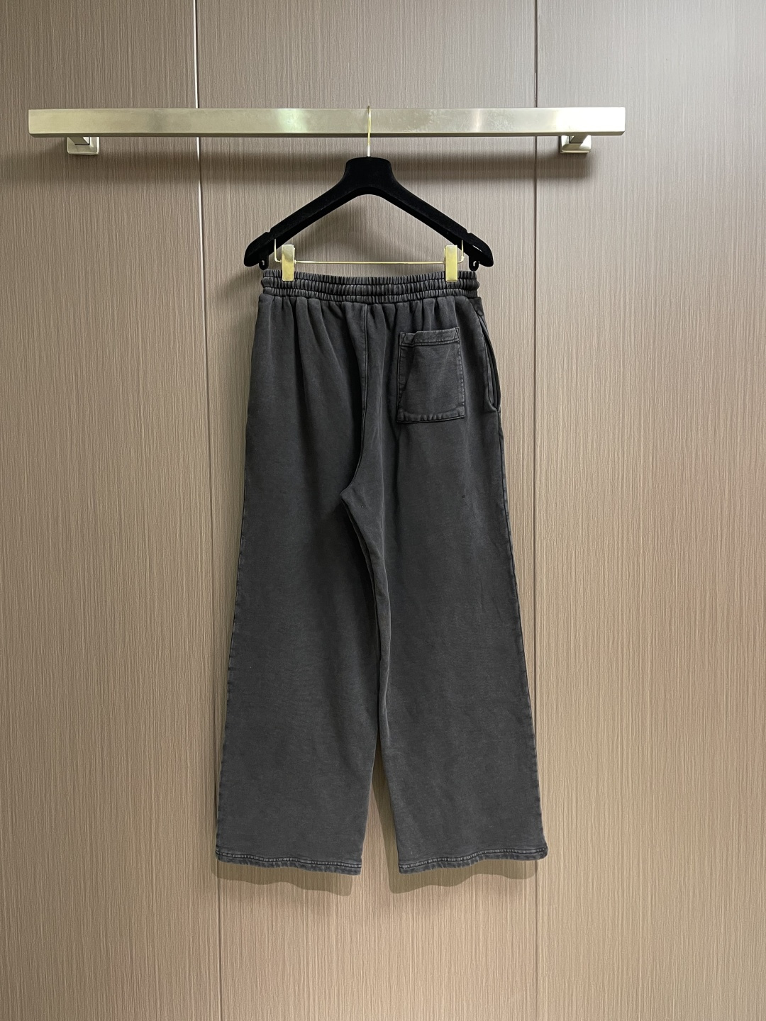 Balenciaga 2026SS早春新款直筒阔腿休闲卫裤，简约时尚新款定制面料，身穿手感舒适 低调不失