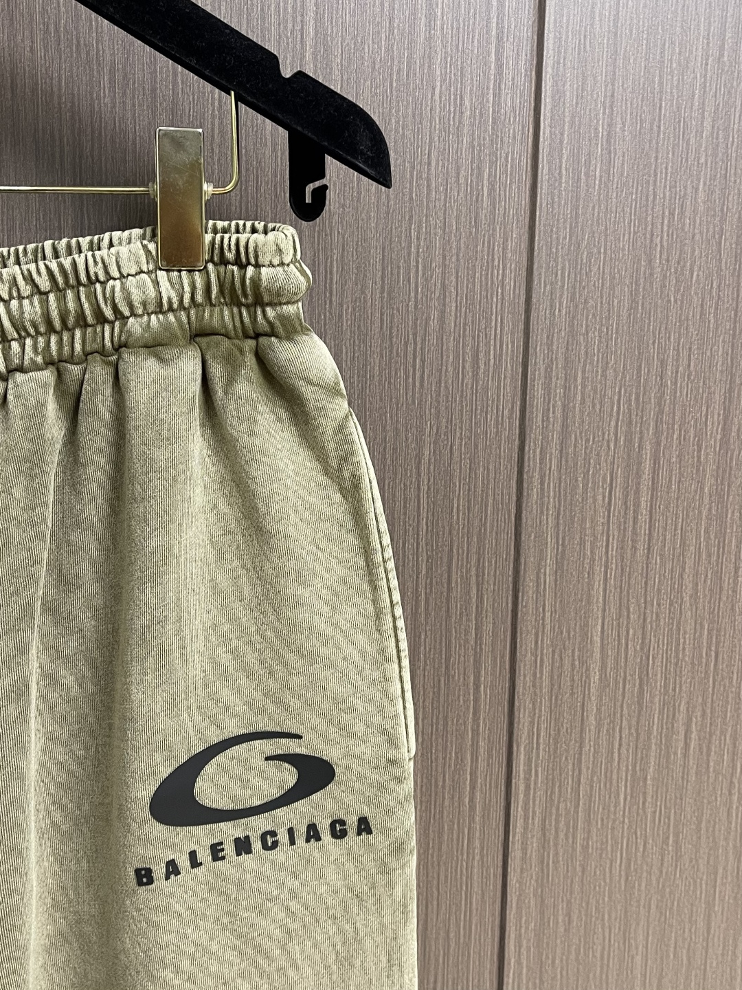 Balenciaga 2026SS早春新款直筒阔腿休闲卫裤，简约时尚新款定制面料，身穿手感舒适 低调不失