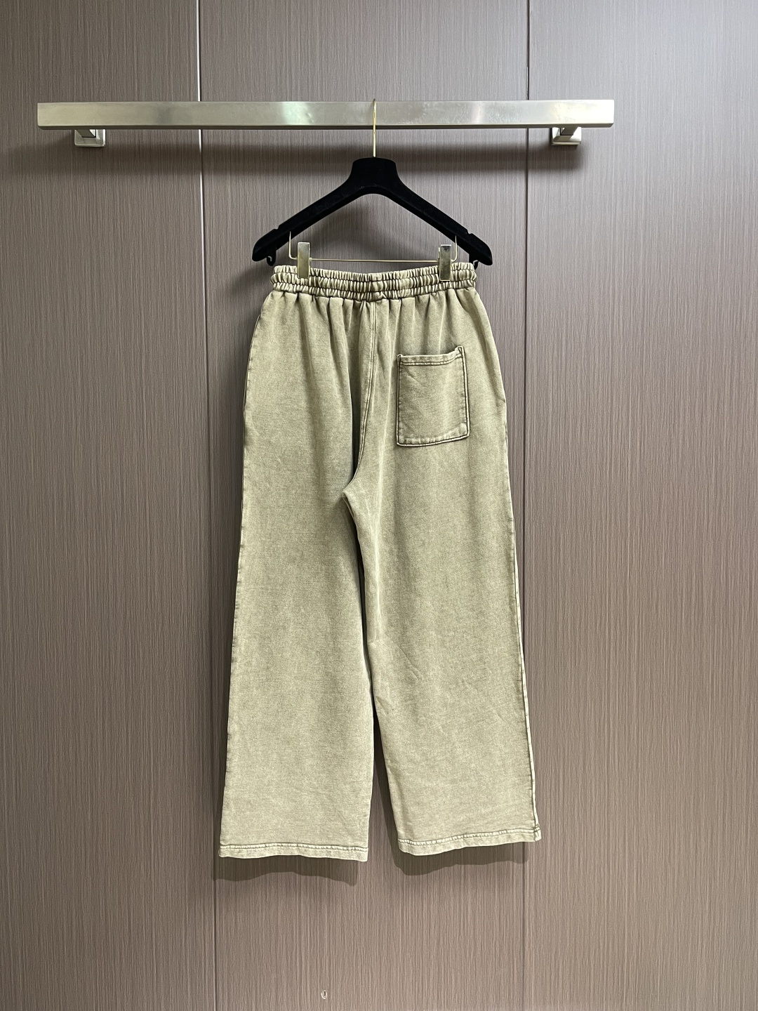 Balenciaga 2026SS早春新款直筒阔腿休闲卫裤，简约时尚新款定制面料，身穿手感舒适 低调不失