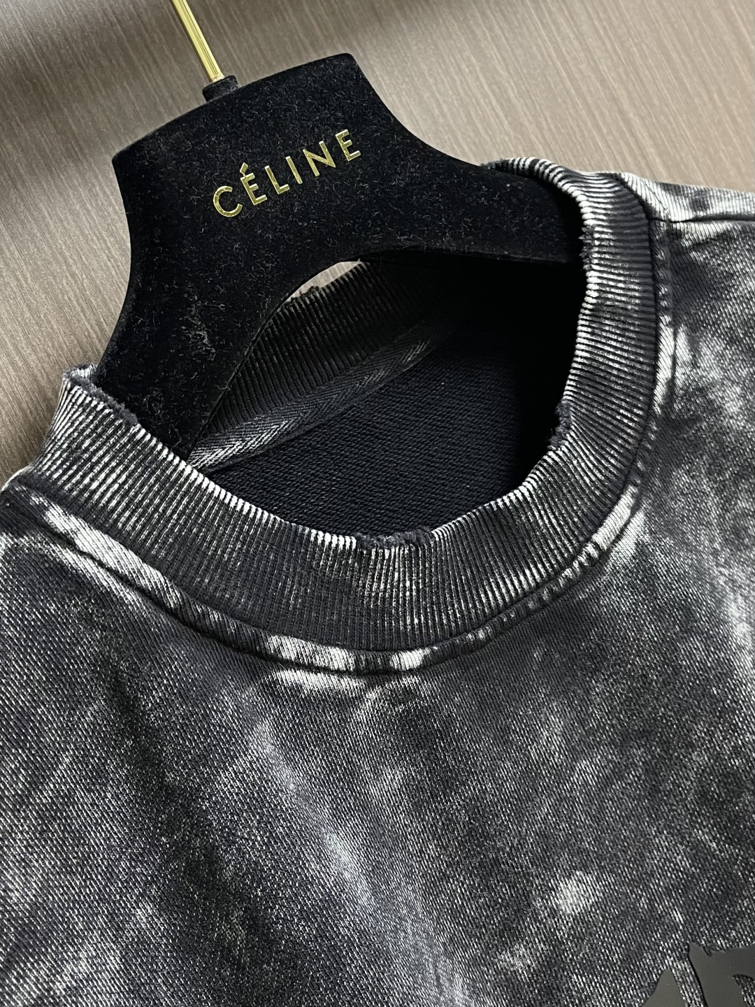 Balenciaga 2026SS早春新款洗水重工复古圆领长袖卫衣，男女同款，这款洗水卫衣选用柔软的棉质