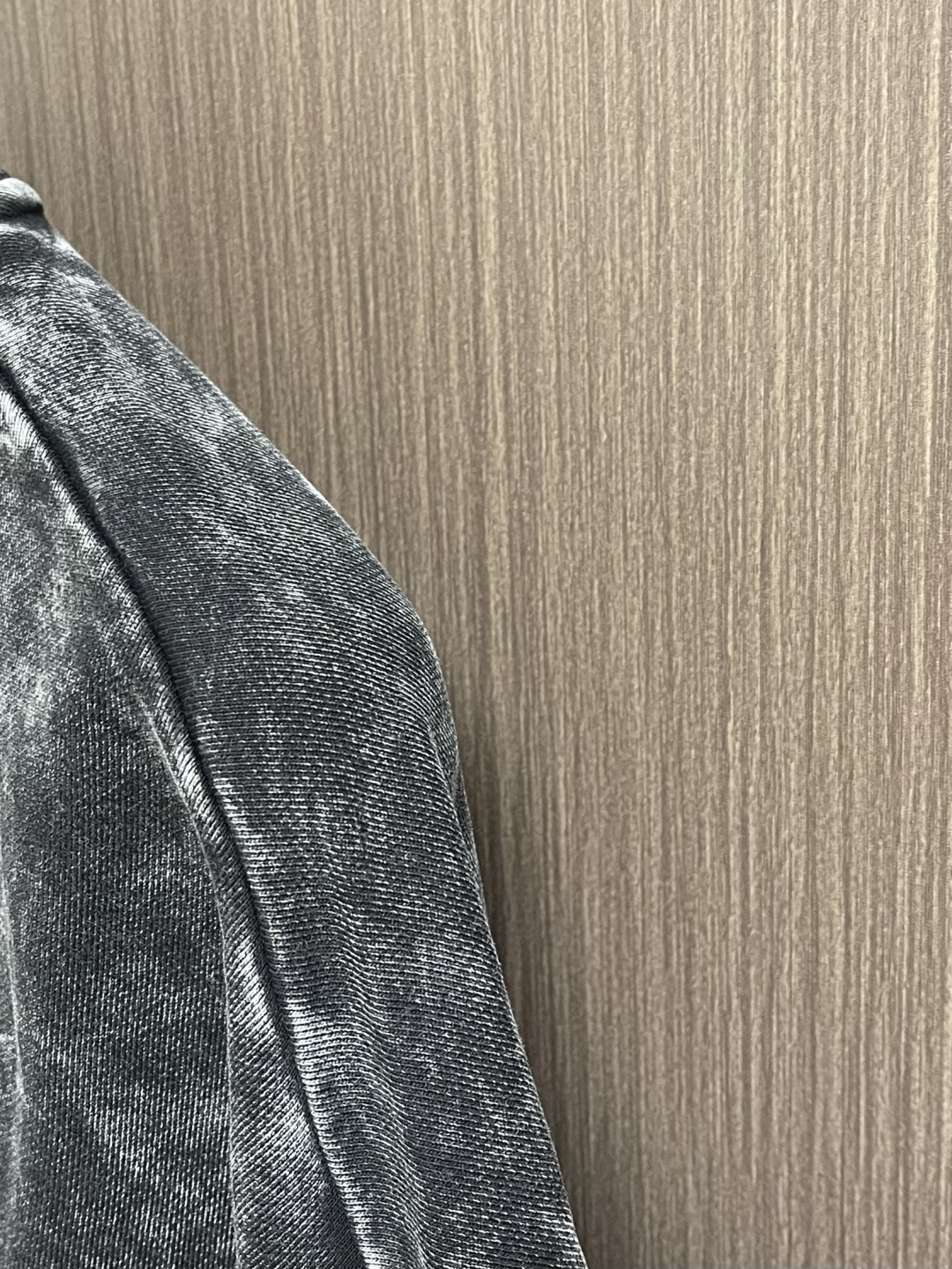 Balenciaga 2026SS早春新款洗水重工复古圆领长袖卫衣，男女同款，这款洗水卫衣选用柔软的棉质