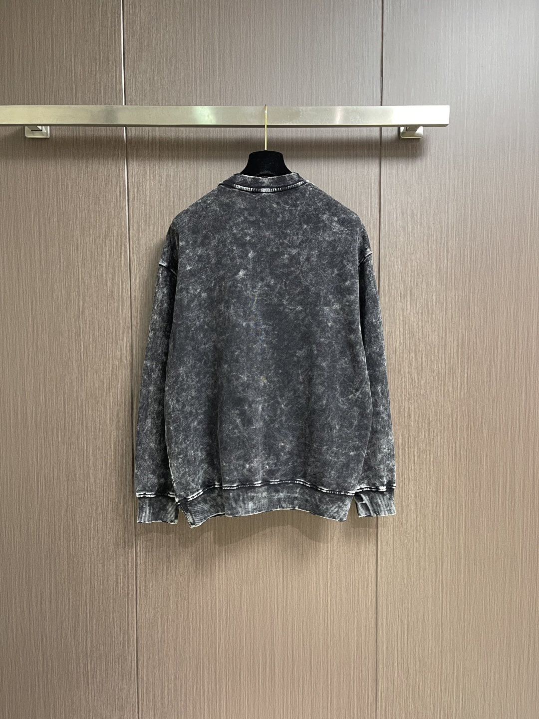 Balenciaga 2026SS早春新款洗水重工复古圆领长袖卫衣，男女同款，这款洗水卫衣选用柔软的棉质