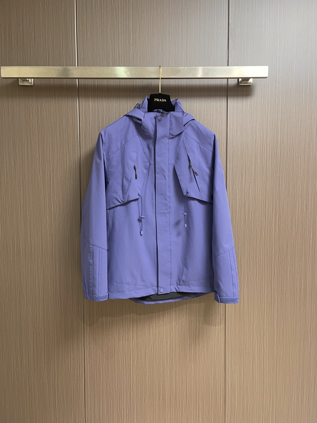 NO:683208,Y3 Yohji Yamamoto 2026SS new early spring jacket, the upper body is made of soft polyester fiber fabric and feels very comfortable. The body is designed with y3 letter logo embroidery!  Very suitable for the current season, the upper body is fashionable and stylish, and full of energy!  The fabric feels delicate and silky, giving you the ultimate wearing experience with no sense of weight. The precise three-dimensional cutting makes the upper body super fashionable and stylish, creating a different street sports range. Sizes S-XL S size bust 118 shoulder width 49 length 71 M size bust 122 shoulder width 50 length 73 L chest size 126 shoulder width 51 length 75 XL size bust 130  Shoulder width 52, length 77, jackets & coats,19860909Y3 山本耀司 2026SS早春新款外套,面料柔软的聚酯纤维面料上身舒适感非常好.衣身y3字母logo刺绣设计！非常适合当下季节穿着,上身时尚有型,精气神十足！面料手感细腻丝滑,给你带来极致的穿着体验,毫无负重感,精准立体的版型裁剪,上身超级时髦有型,打造出不一样的街头运动范儿.尺码S-XL S码 胸围118 肩宽49衣长71 M码 胸围122 肩宽50衣长73 L码 胸围126 肩宽51衣长75 XL码胸围130 肩宽52衣长77,,jackets & coats,,Men's clothing