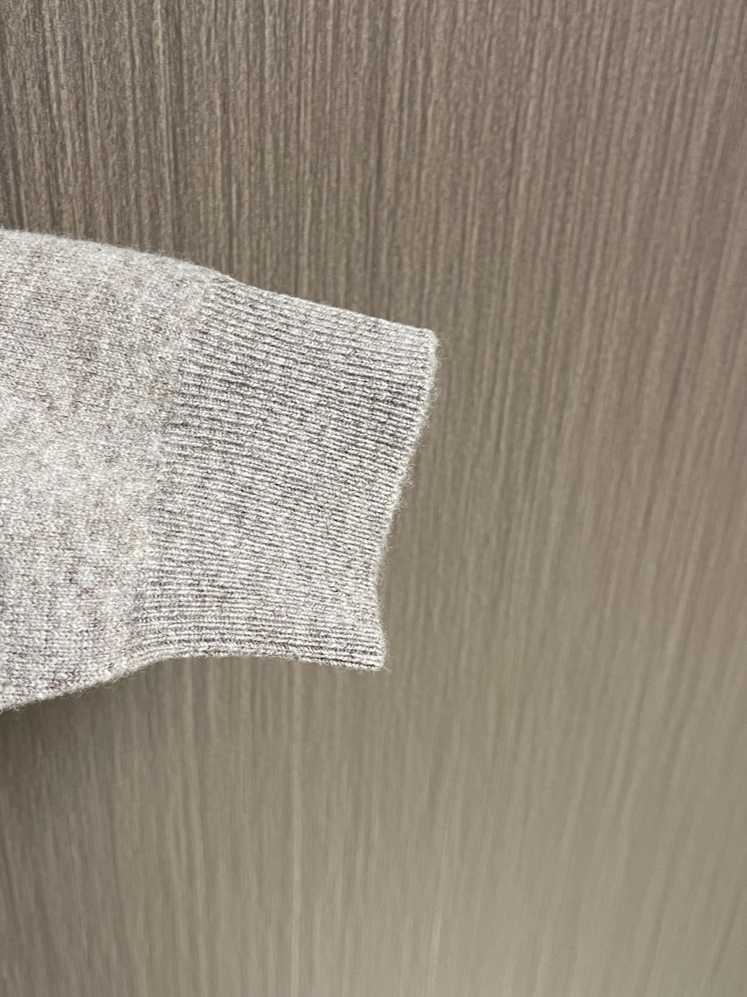 GUCCI GG花驼色全羊毛套头针织毛衣，甄选100％意大利进口羊毛面料，纤维细腻柔软，保暖性与透气性兼