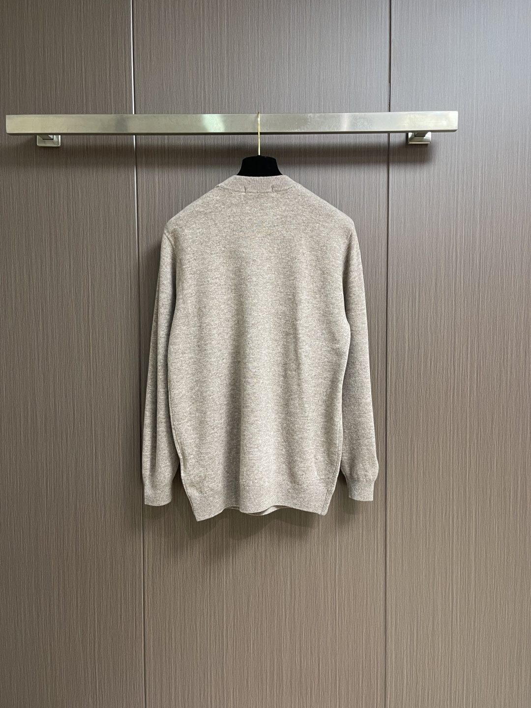 GUCCI GG花驼色全羊毛套头针织毛衣，甄选100％意大利进口羊毛面料，纤维细腻柔软，保暖性与透气性兼