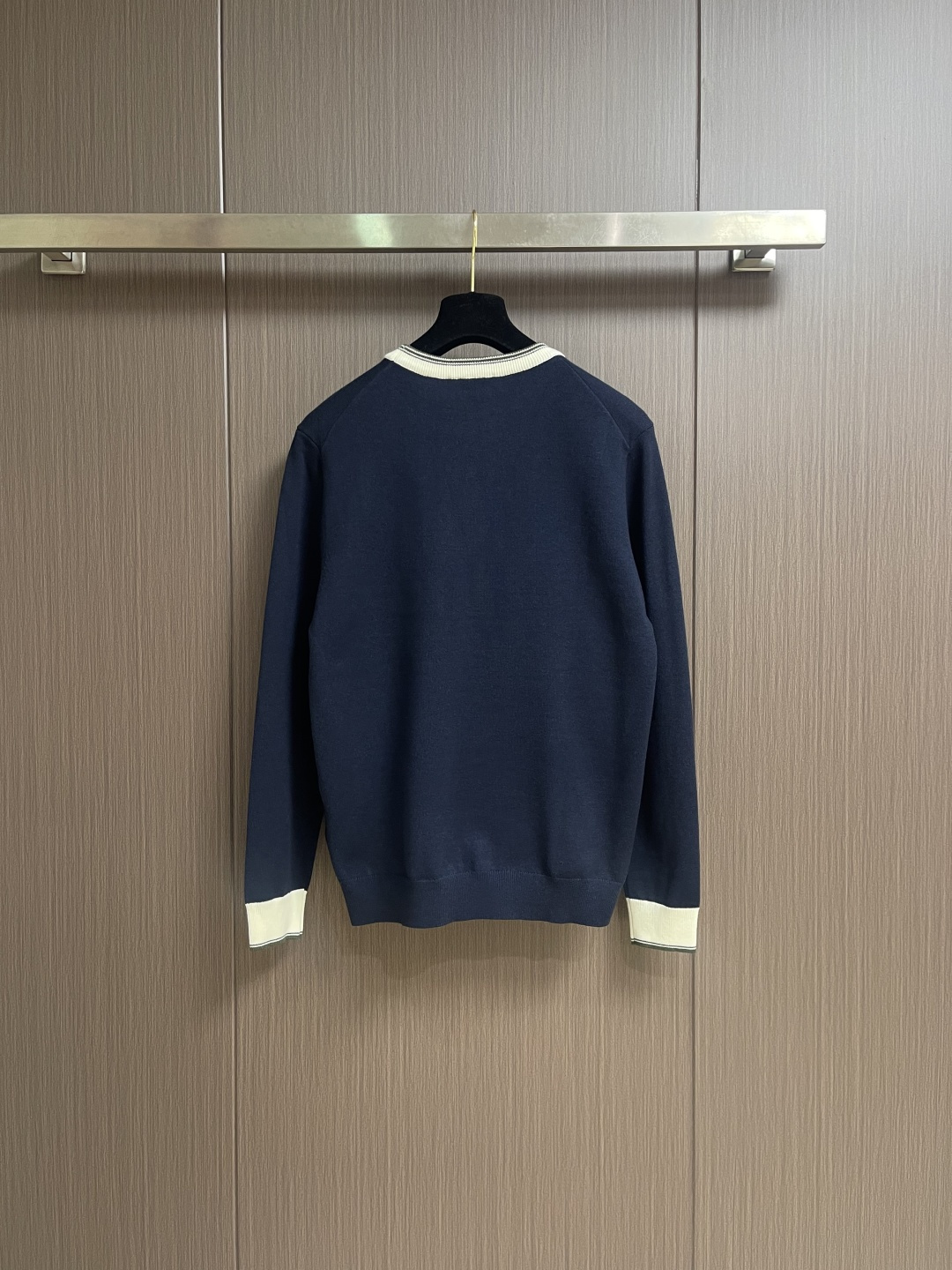 GUCCI 2025ss秋冬新款针织圆领毛衣，手感细腻柔软，可直接与肌肤接触，让暖心的纱线变化出细腻的质