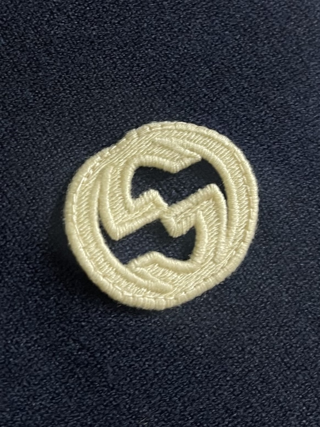 GUCCI 2025ss秋冬新款针织圆领毛衣，手感细腻柔软，可直接与肌肤接触，让暖心的纱线变化出细腻的质