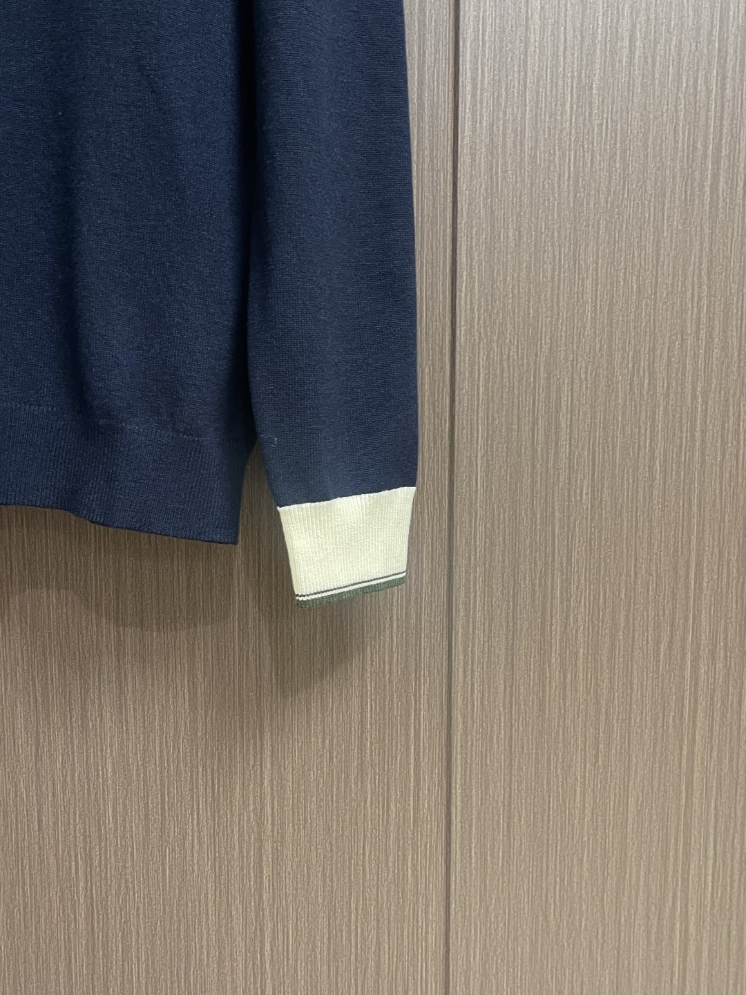 GUCCI 2025ss秋冬新款针织圆领毛衣，手感细腻柔软，可直接与肌肤接触，让暖心的纱线变化出细腻的质